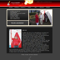 professioneller Clown und Feuerfakir
